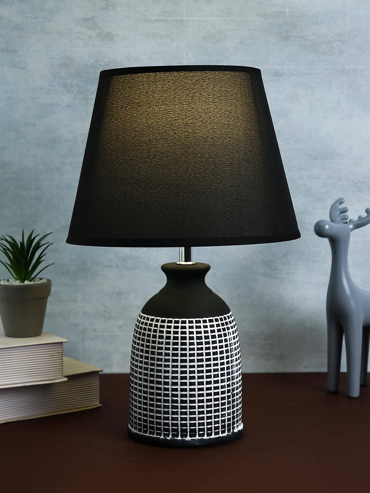 Tayhaa Black & White Ceramic Table Lamp