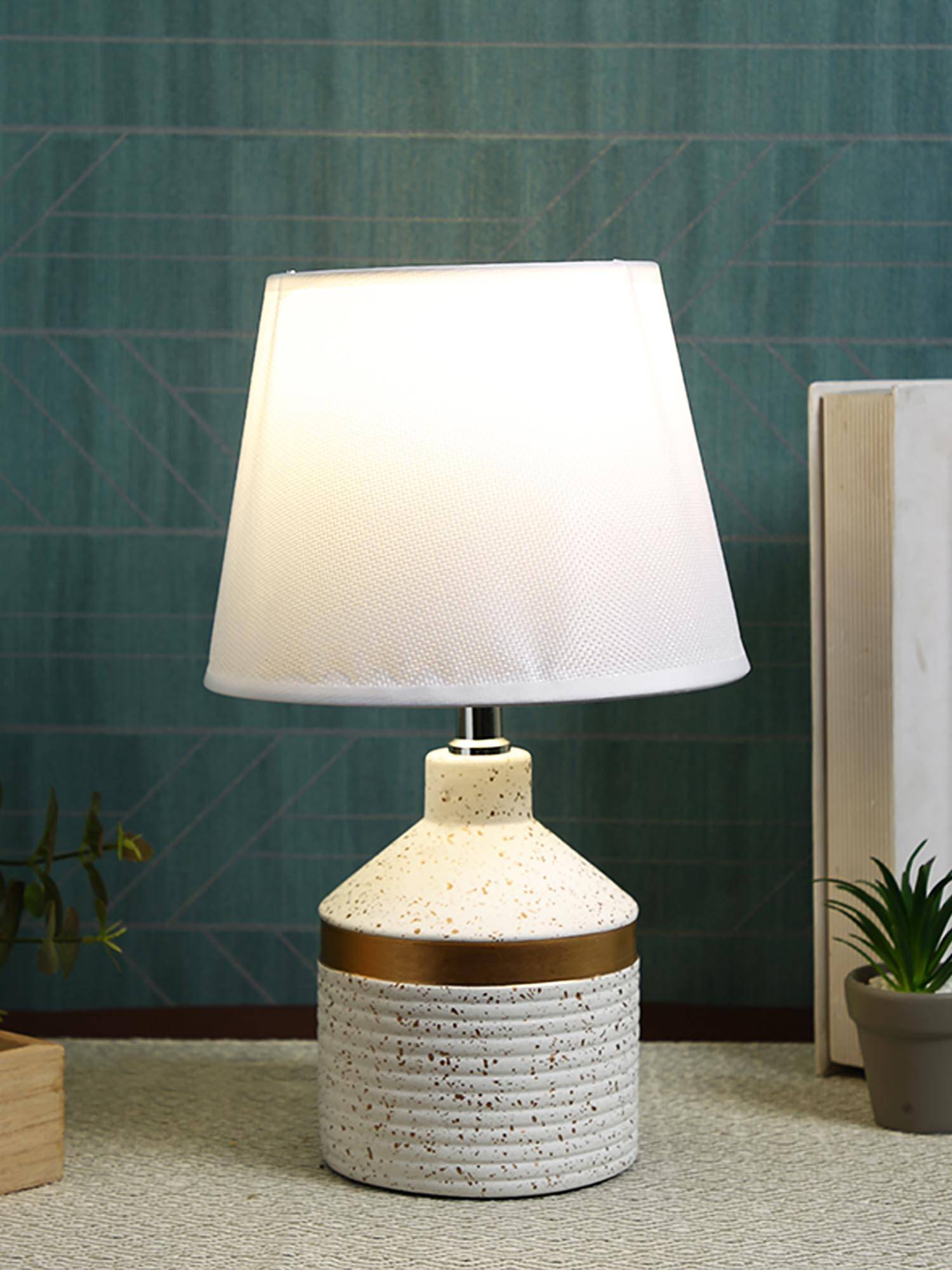 Tayhaa White And Gold Vintage Table Lamp