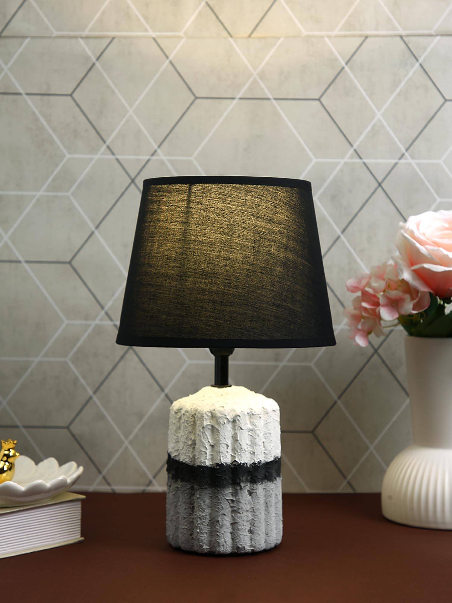 Tayhaa Black Table Lamp