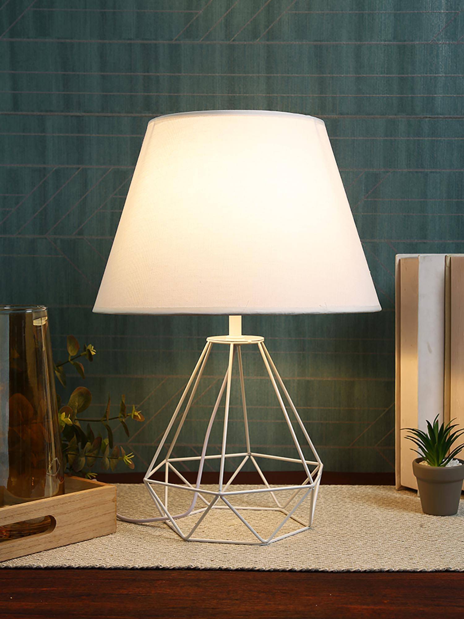 Tayhaa White Aesthetic Metal Table Lamp