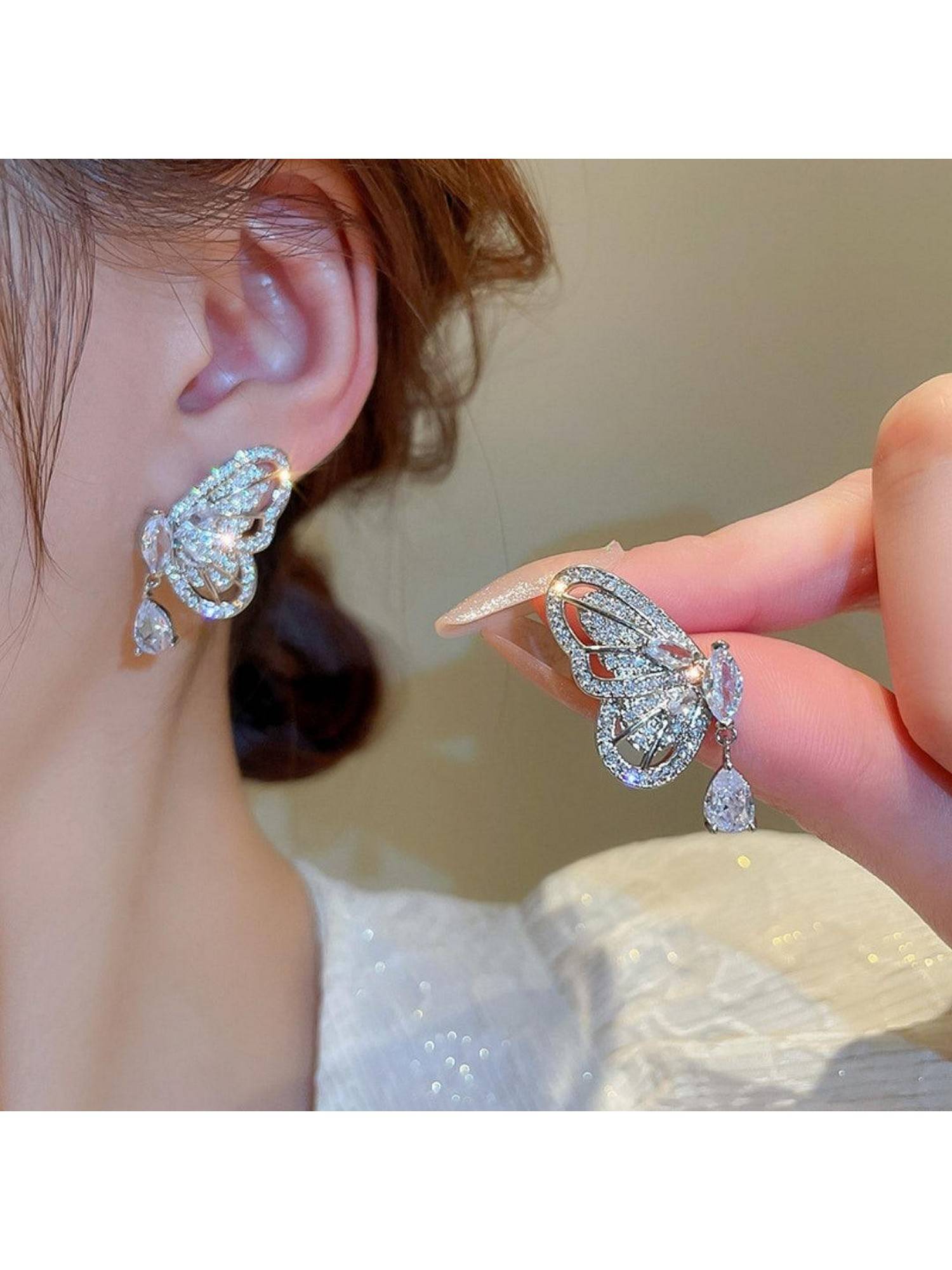 ESTAILO FASHION Rhinestone Butterfly Drop Earrings