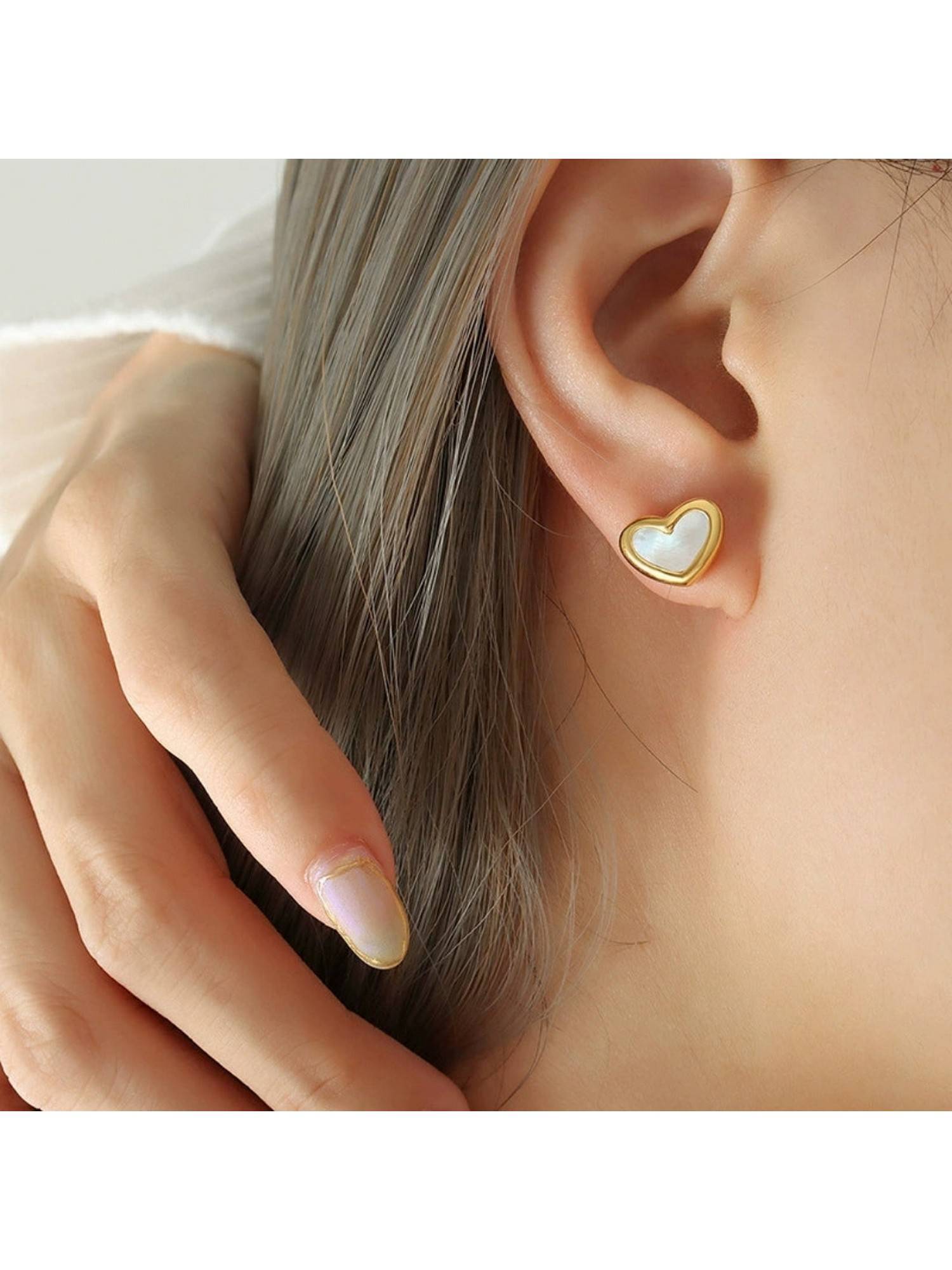 ESTAILO FASHION Nacre Love Earrings Gold