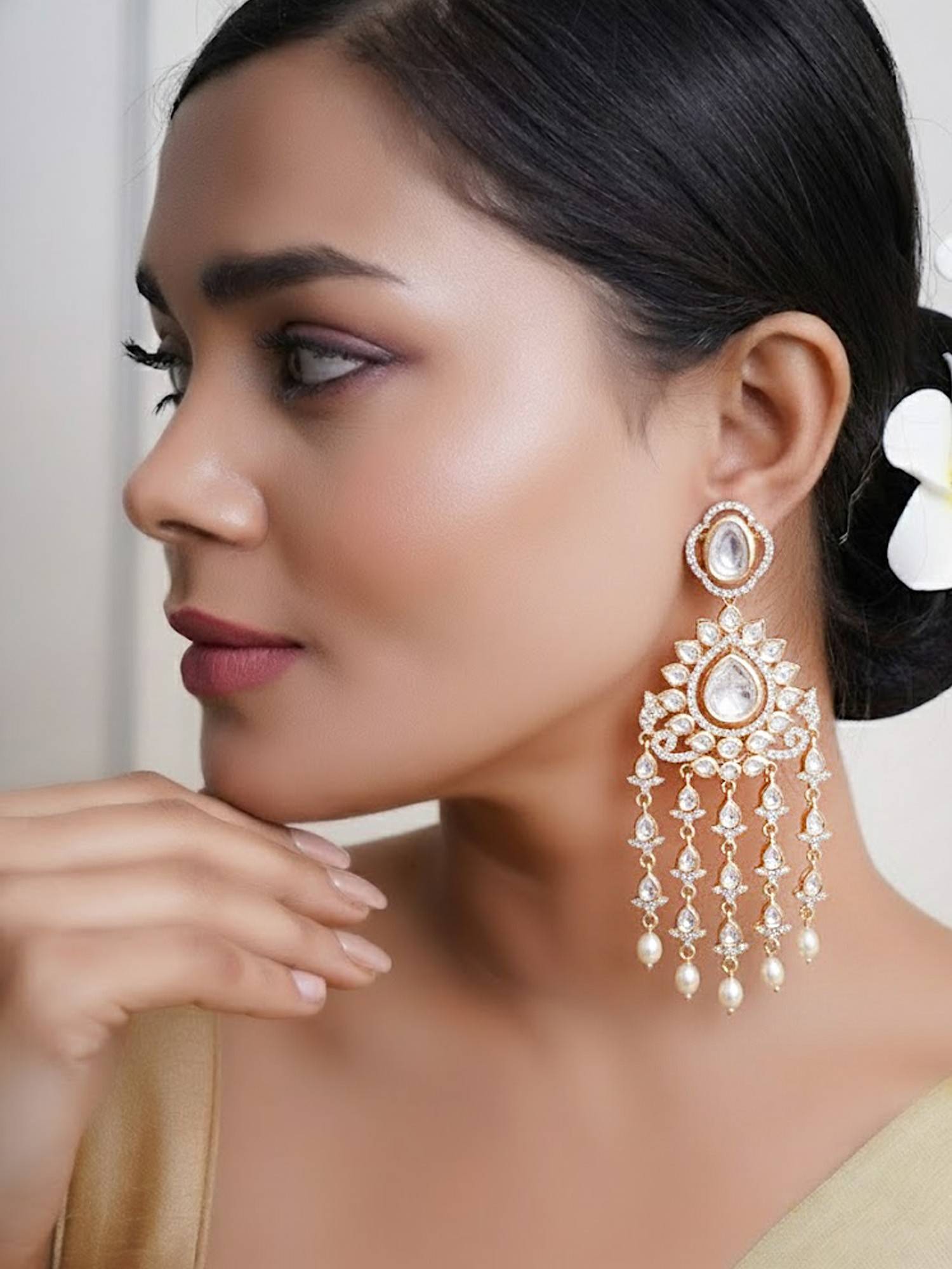 Adwitiya Women Elegant White Kundan Earrings