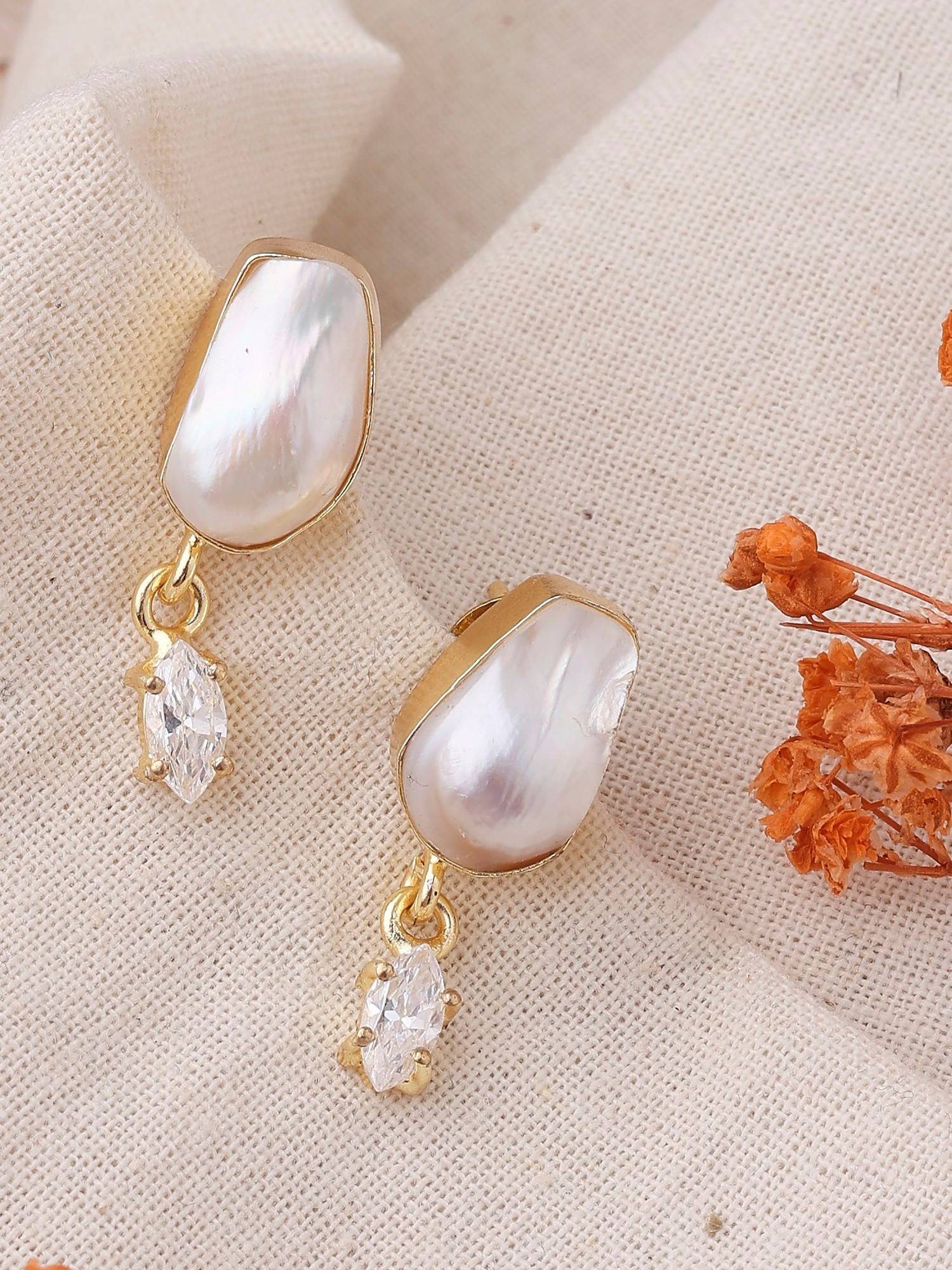 KKATHA ACCESSORIES Pearl Raindrop Earrings