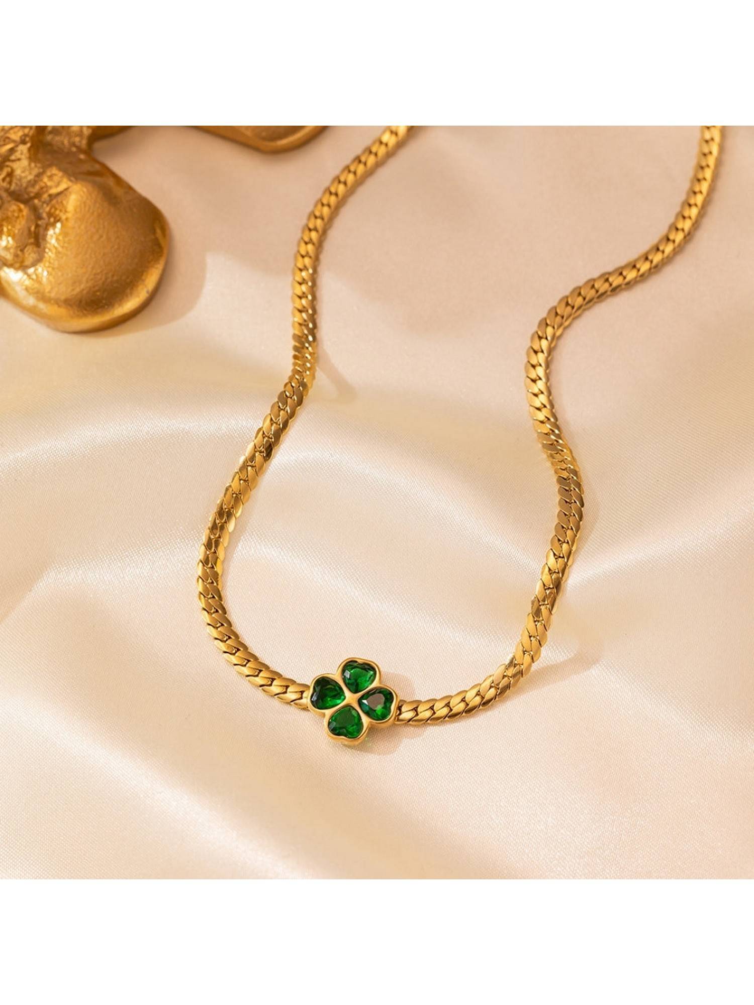 ESTAILO FASHION Veridian Luck Green Necklace