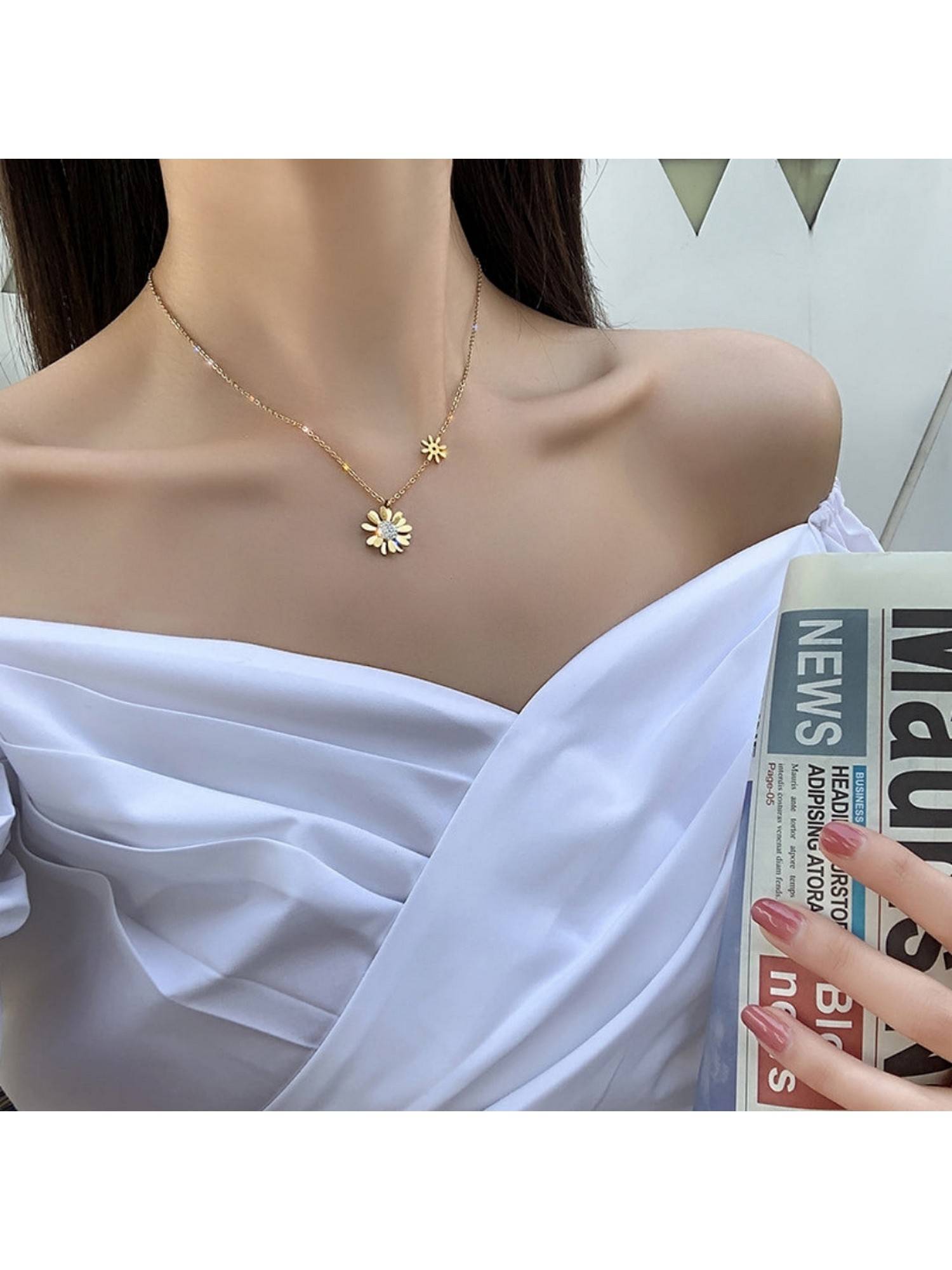 ESTAILO FASHION Lumina Daisy White Necklace