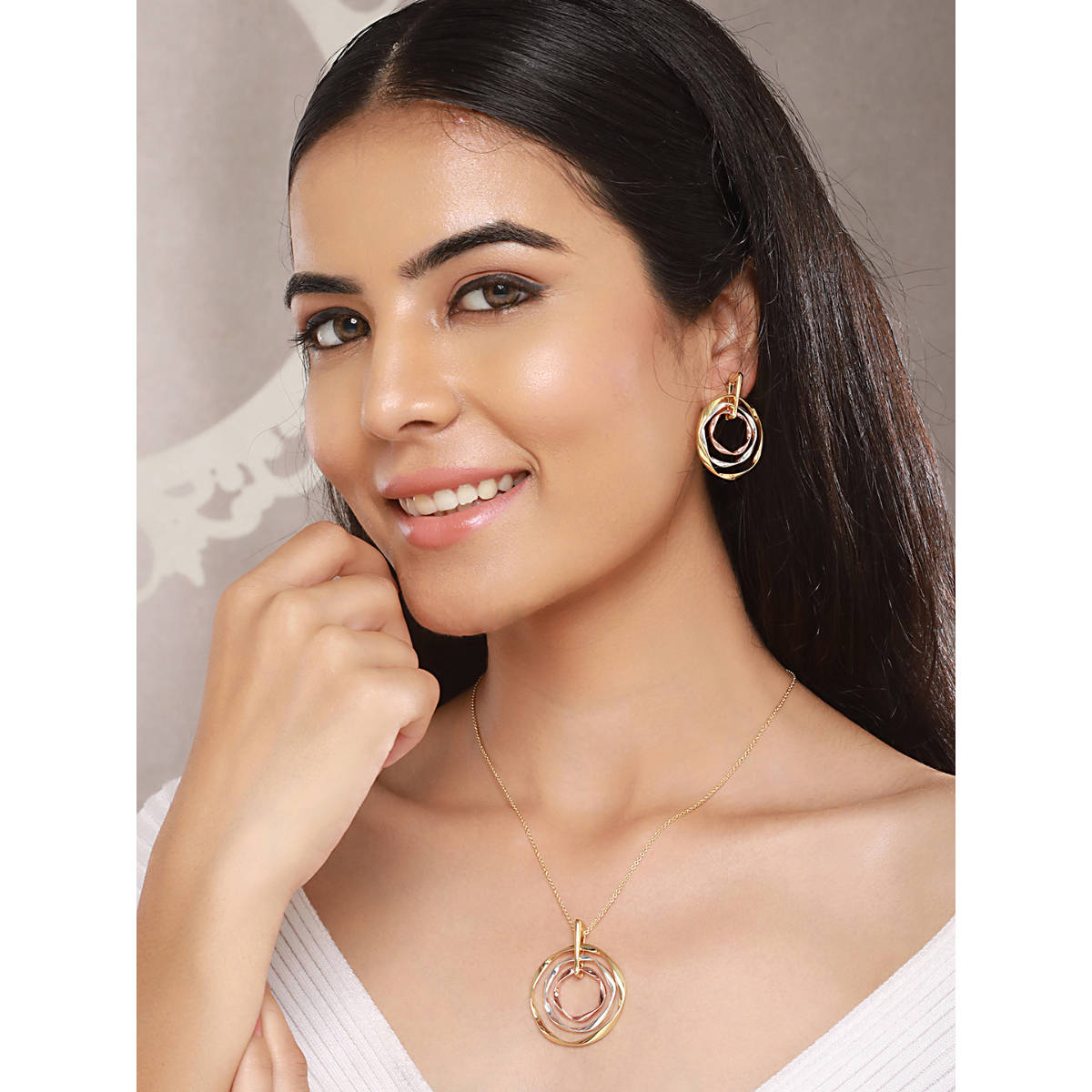 Saraf RS Jewellery Anti-Tarnish Triple Toned Concentric Twisted Chunky Pendant Jewellery Set