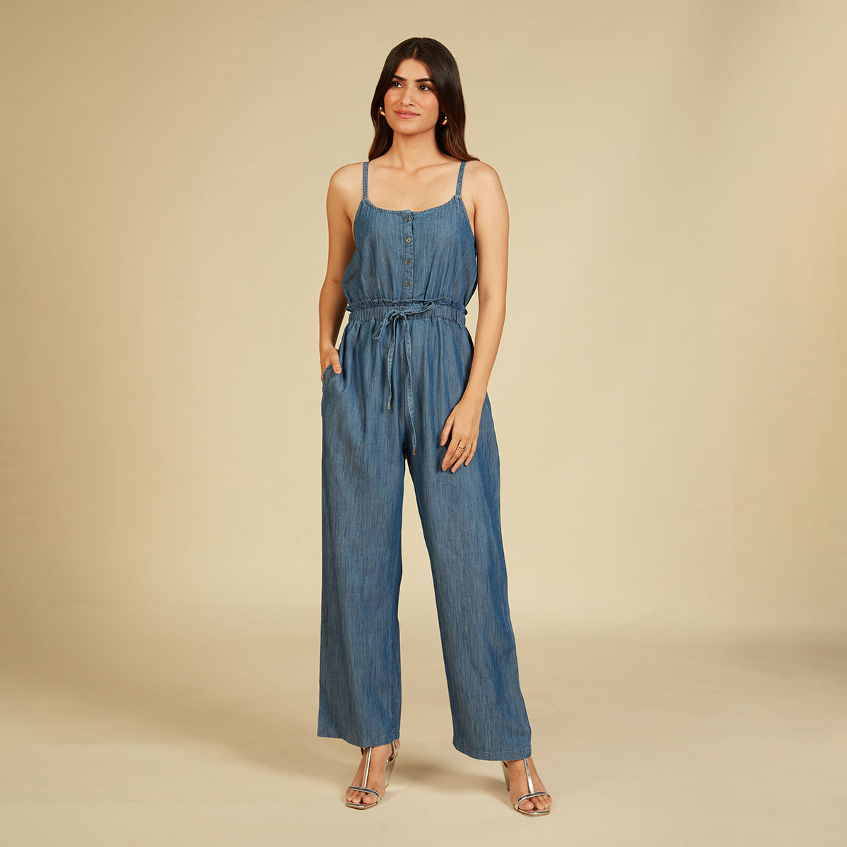 Reasons why you should wear a denim jumpsuit from now on  Khanomak