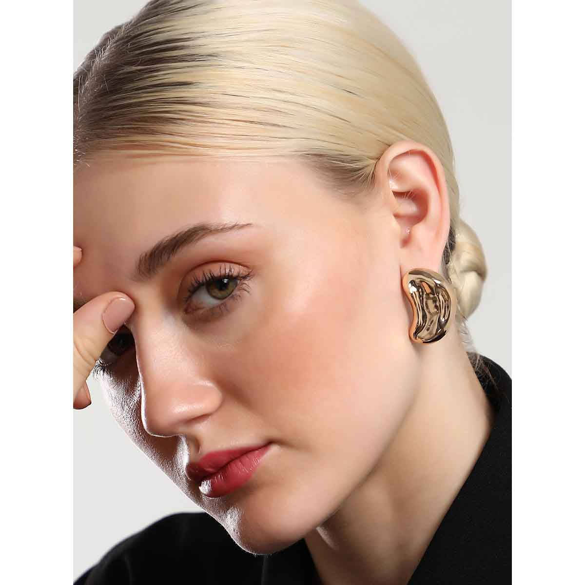 SOHI Womens The Gold Dented Bean Stud Earrings