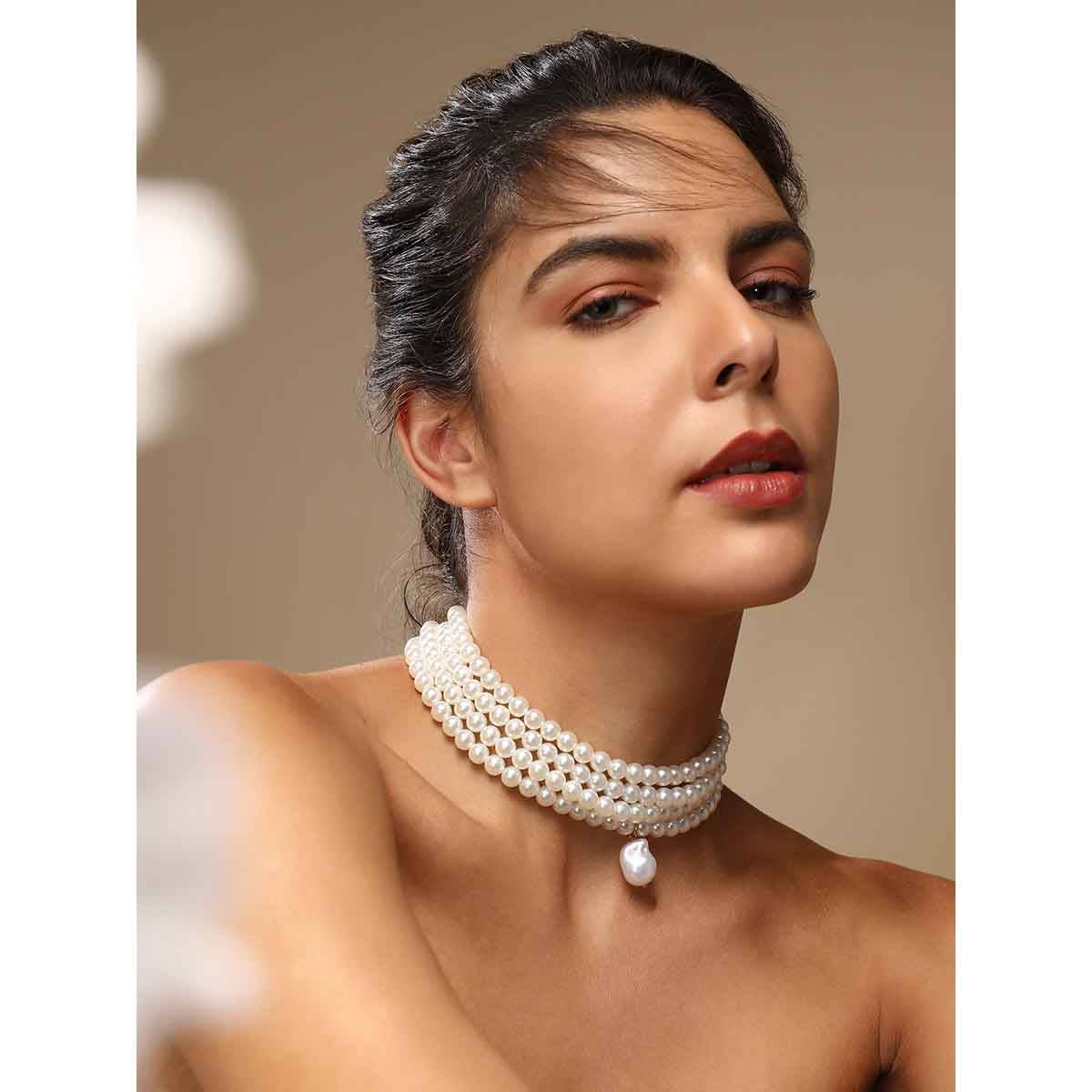 SOHI Womens The Small Jackie Statement Necklace - Pearl White