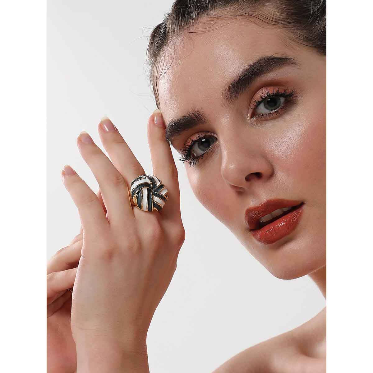 SOHI Womens The Black and White Candy Swirl Statement Ring