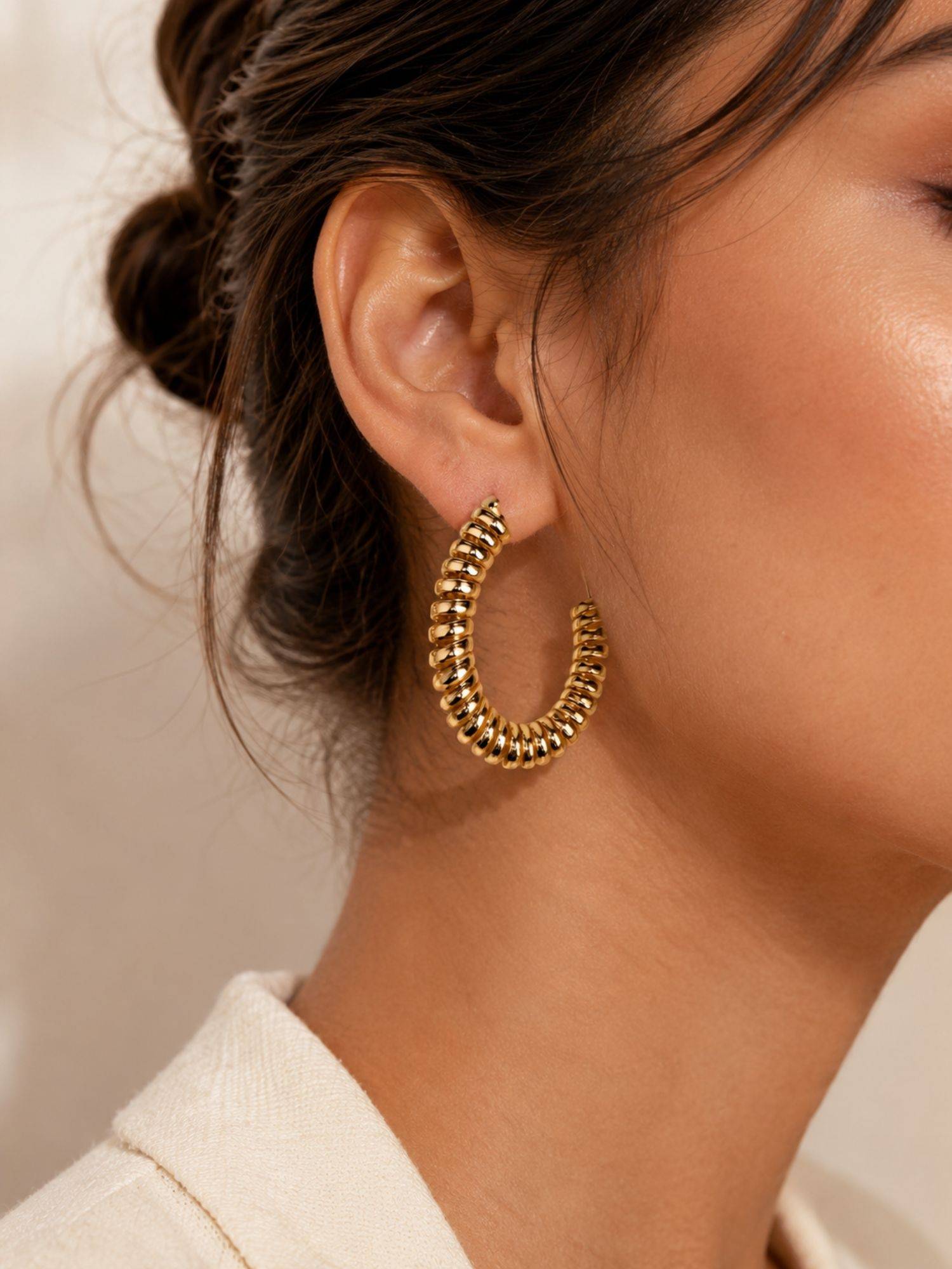 VIRAASI Ribbed Hoop Earrings