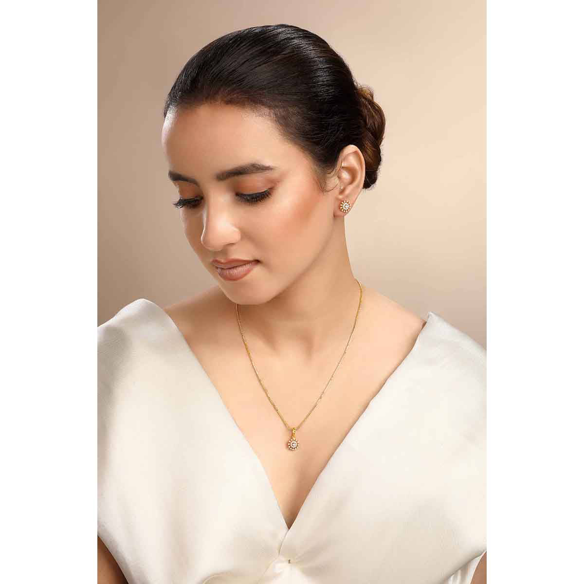 Sica Jewellery Women White Vasuki Pendant Set