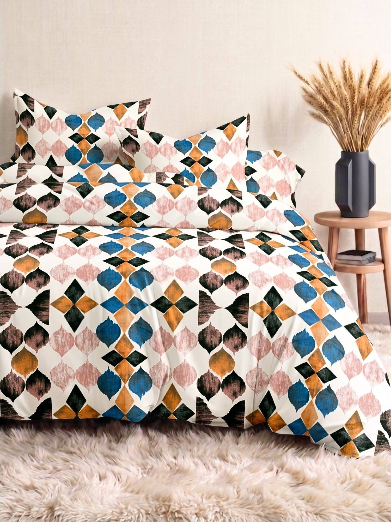 the White Moss Ivory Grey Mosaic 210Tc Cotton Bedsheet with 2 Pillow Covers (King)