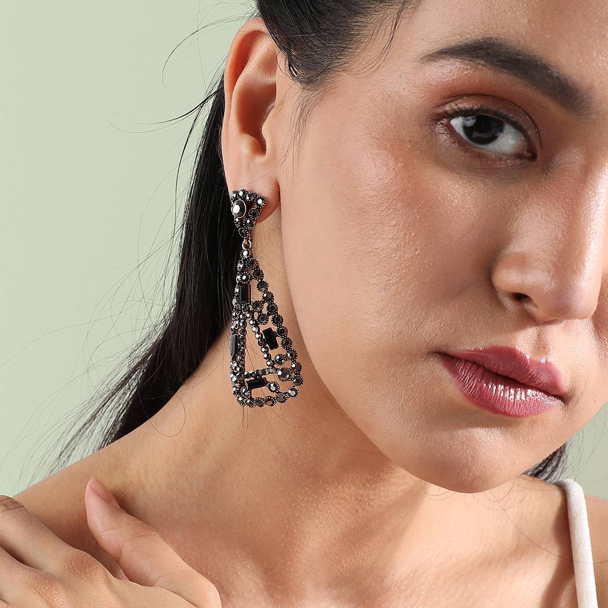 SOHI Women Radiant Raindrop Drop Earrings