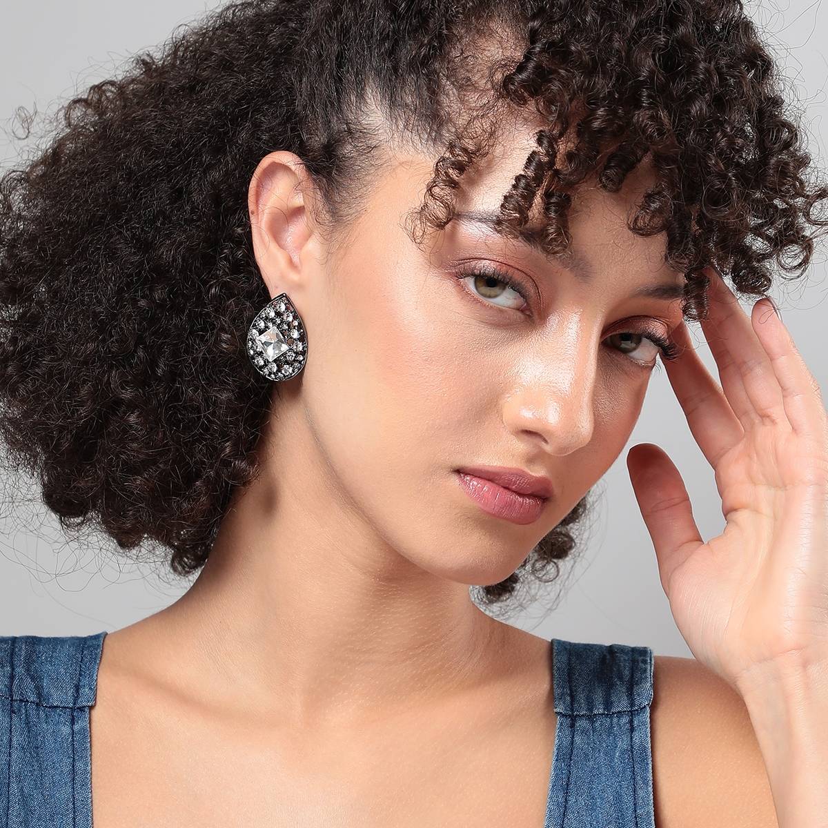 SOHI Women Aurelia Adorn Drop Earrings
