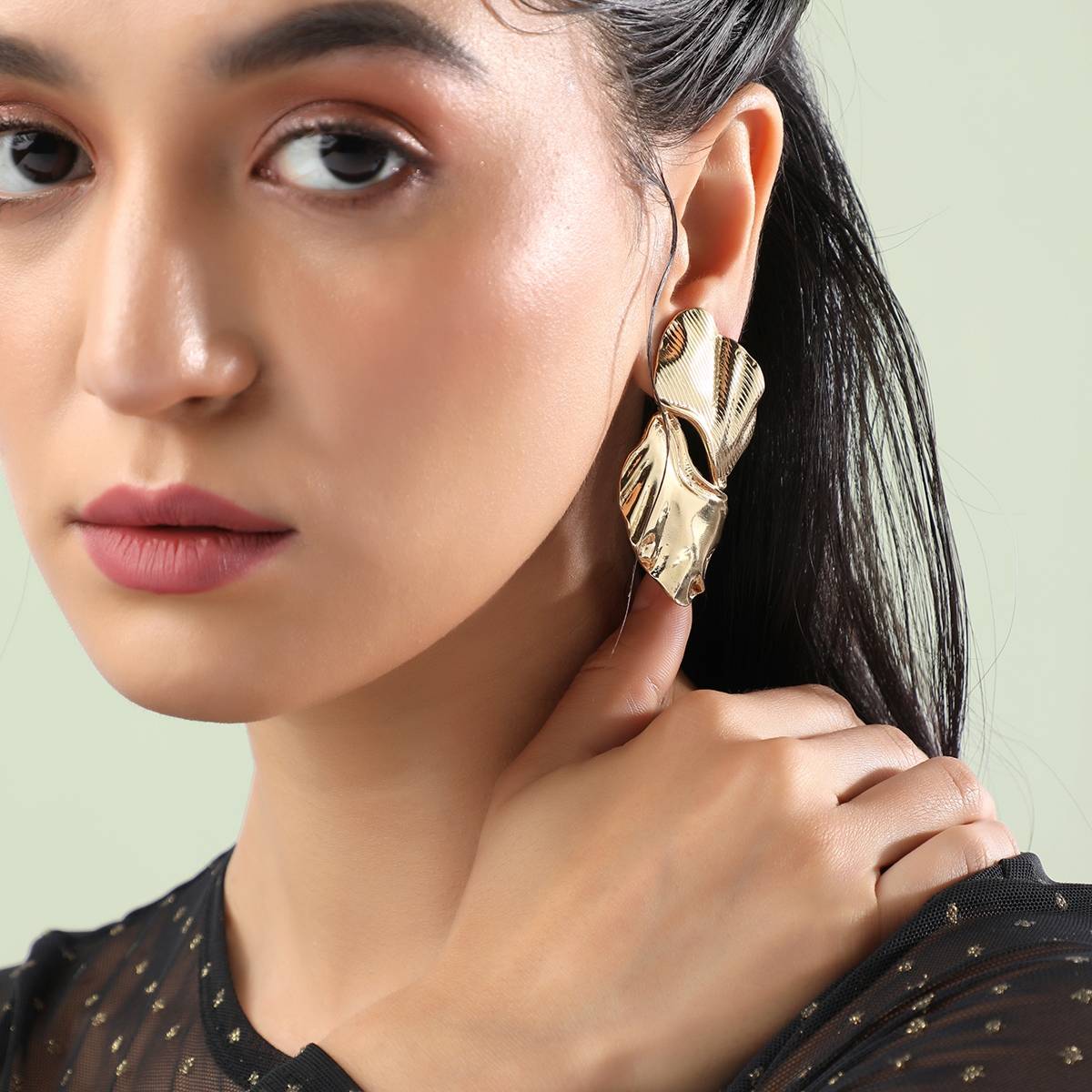 SOHI Women Ripple Allure Drop Earrings