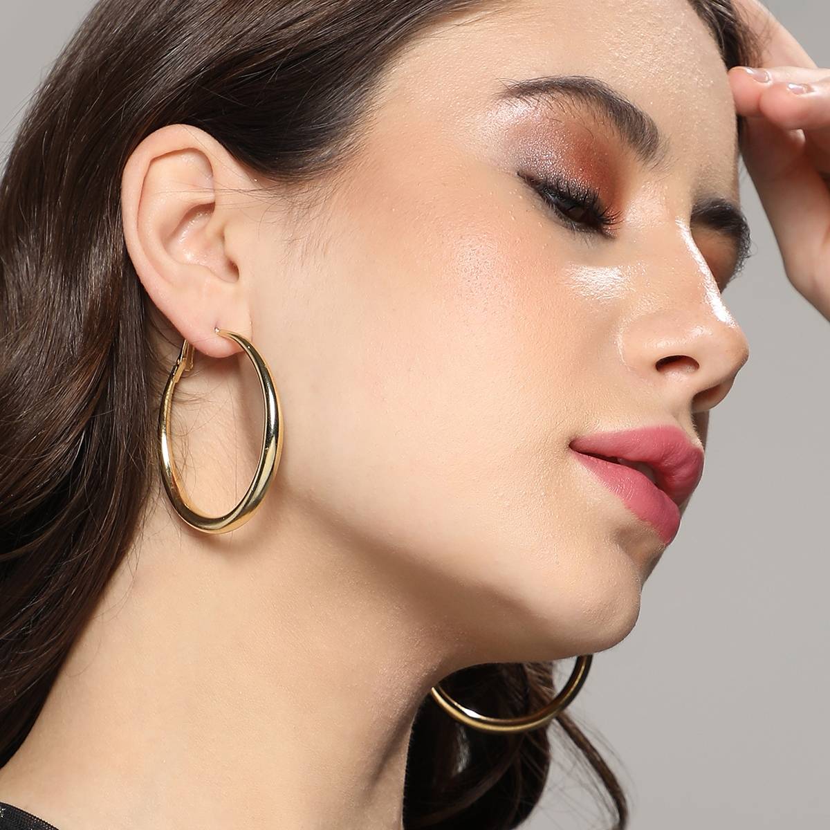 SOHI Women Minimal Circular Hoop Earrings
