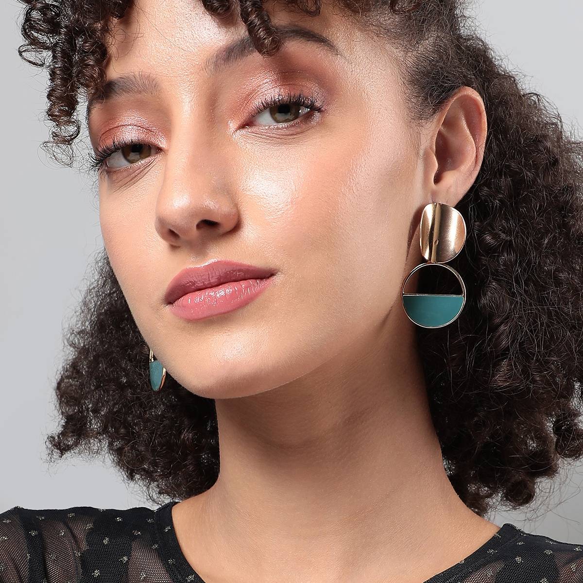 SOHI Women Aqua Aura Drop Earrings