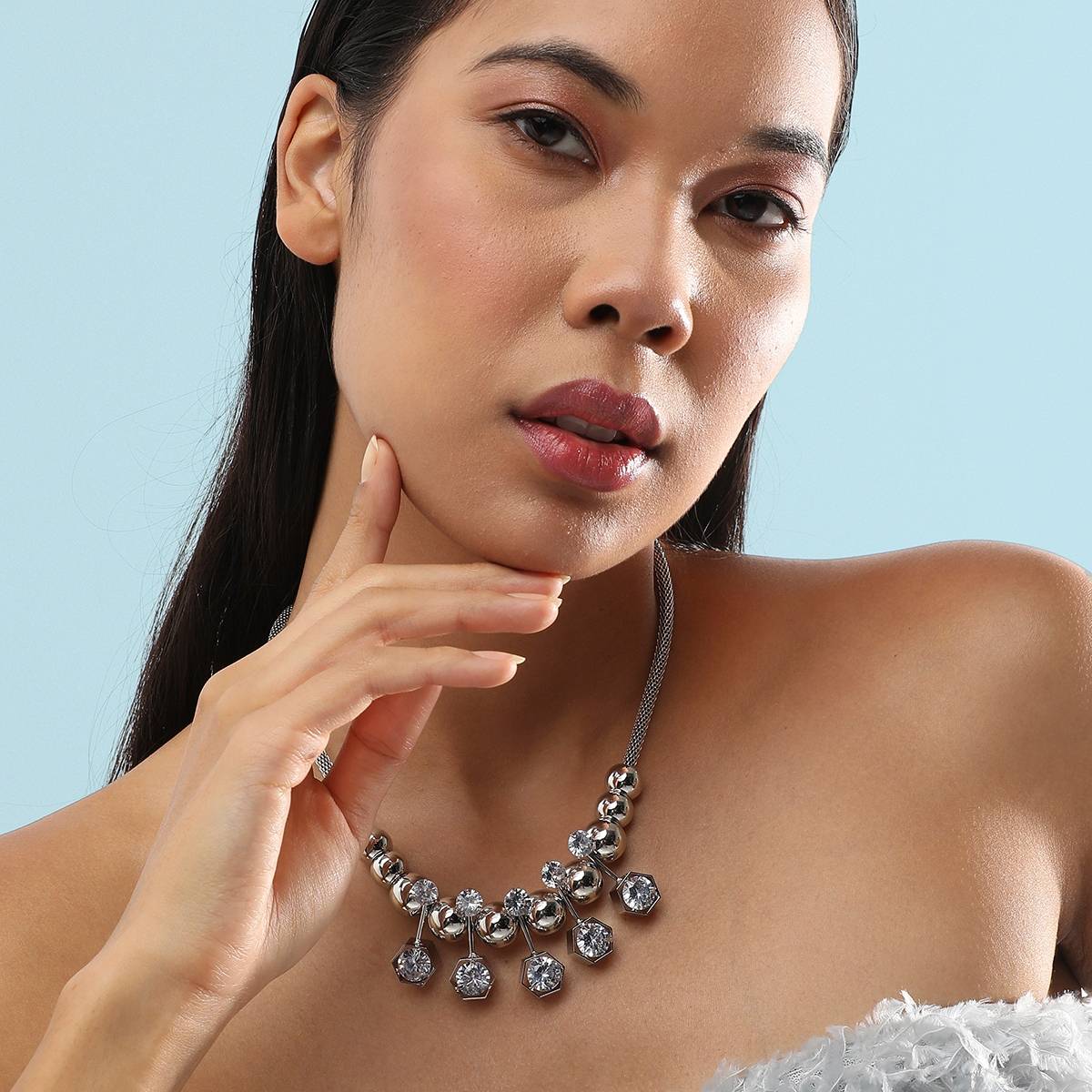 SOHI Women Enchanted Eden Collar Necklace