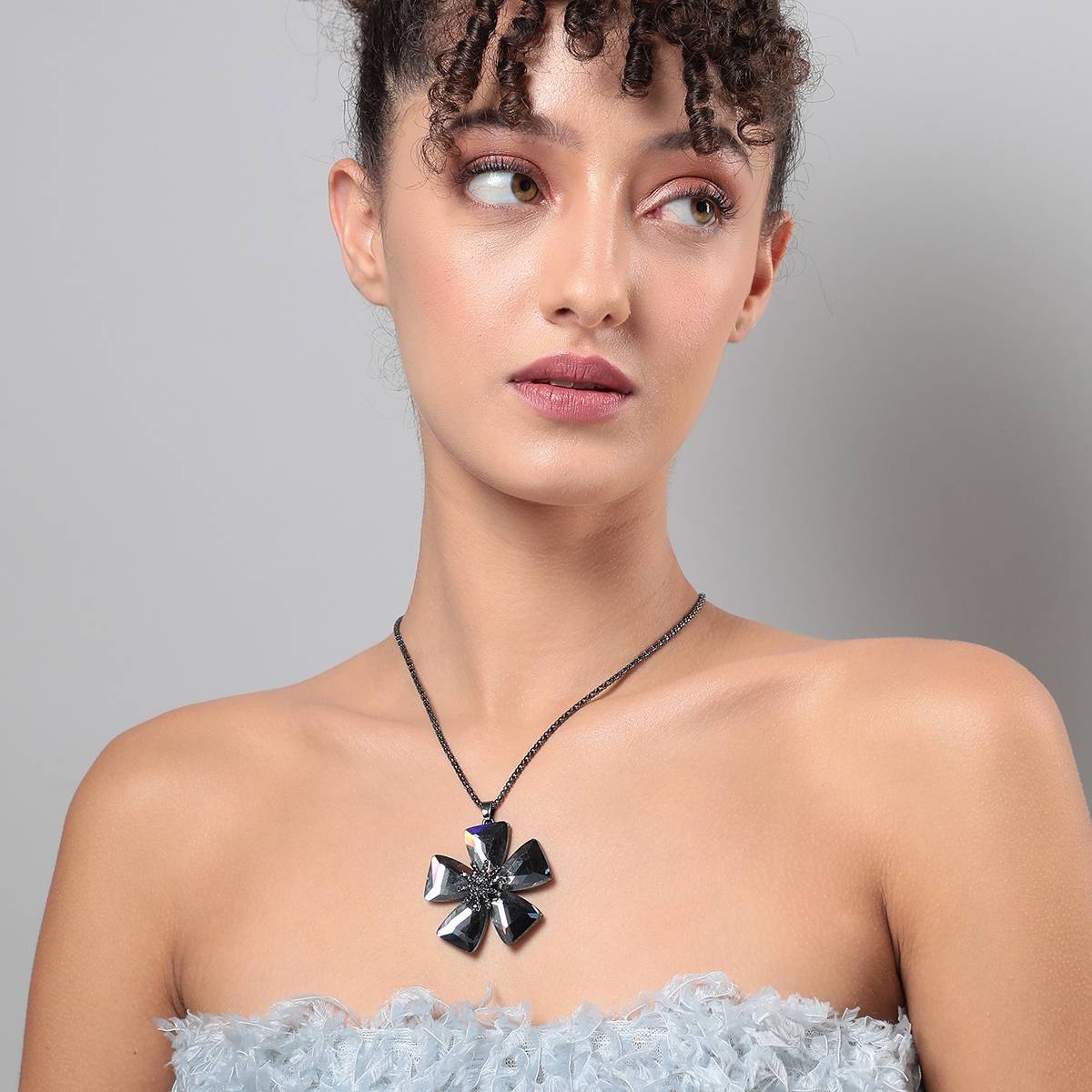SOHI Women Gilded Garden Pendant Necklace