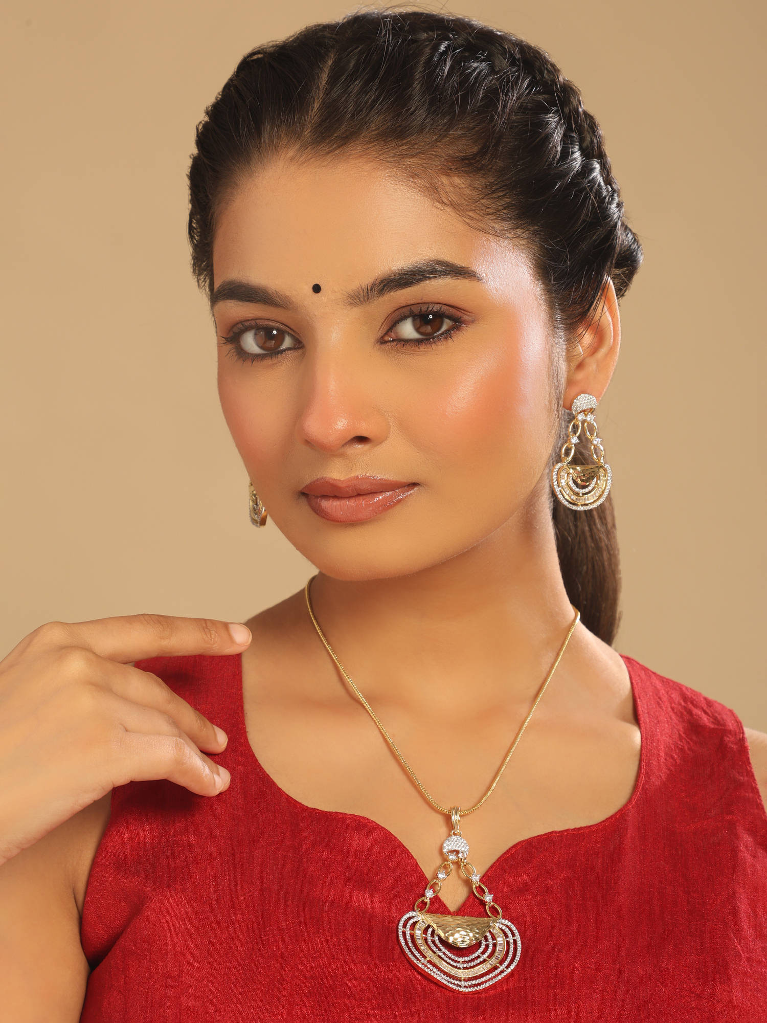 Nuyug White American Diamond Auric Shine Necklace with Earrings