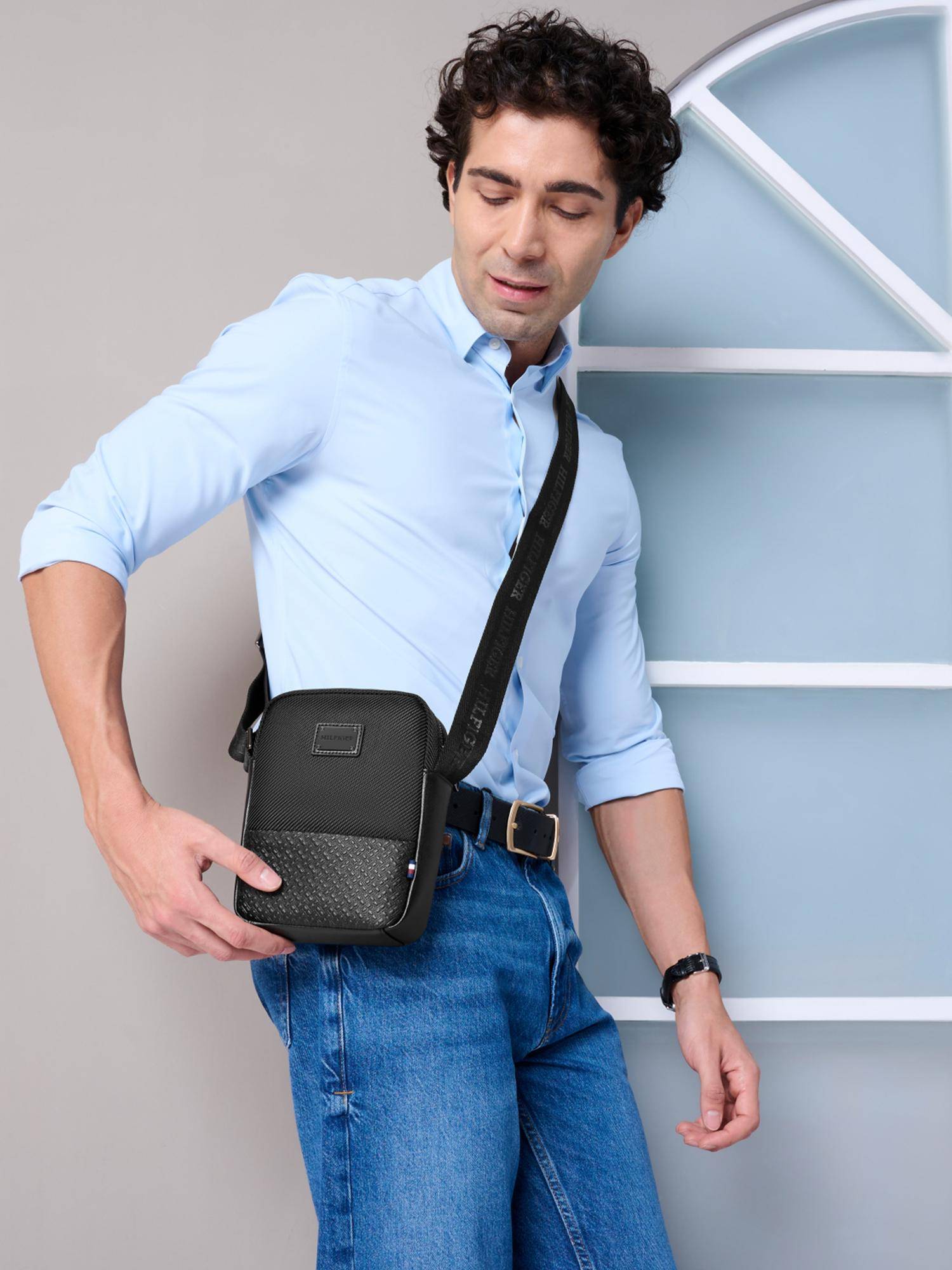 Tommy Hilfiger Unisex Crossbody Sling Bag Solva - Black