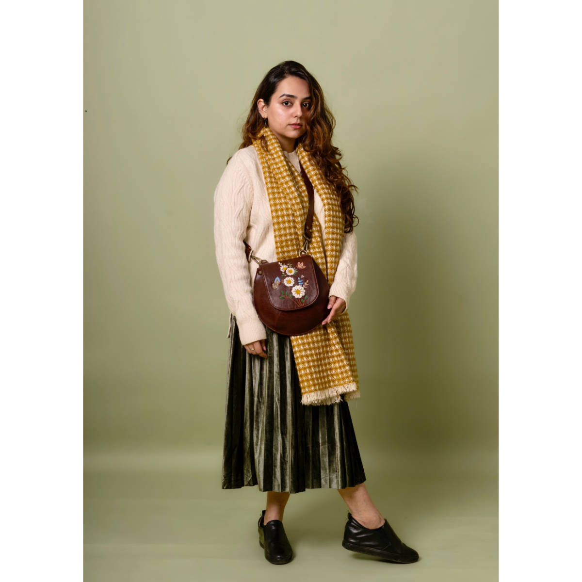 Miri Brown White Daisy Bianca Sling Bag