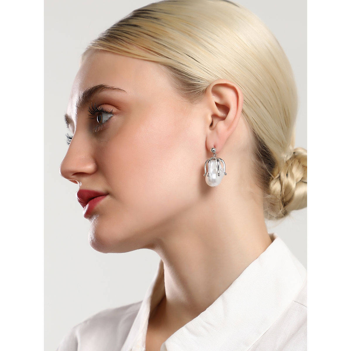 SOHI Womens The Bud Drop Earrings - Metallic Silver