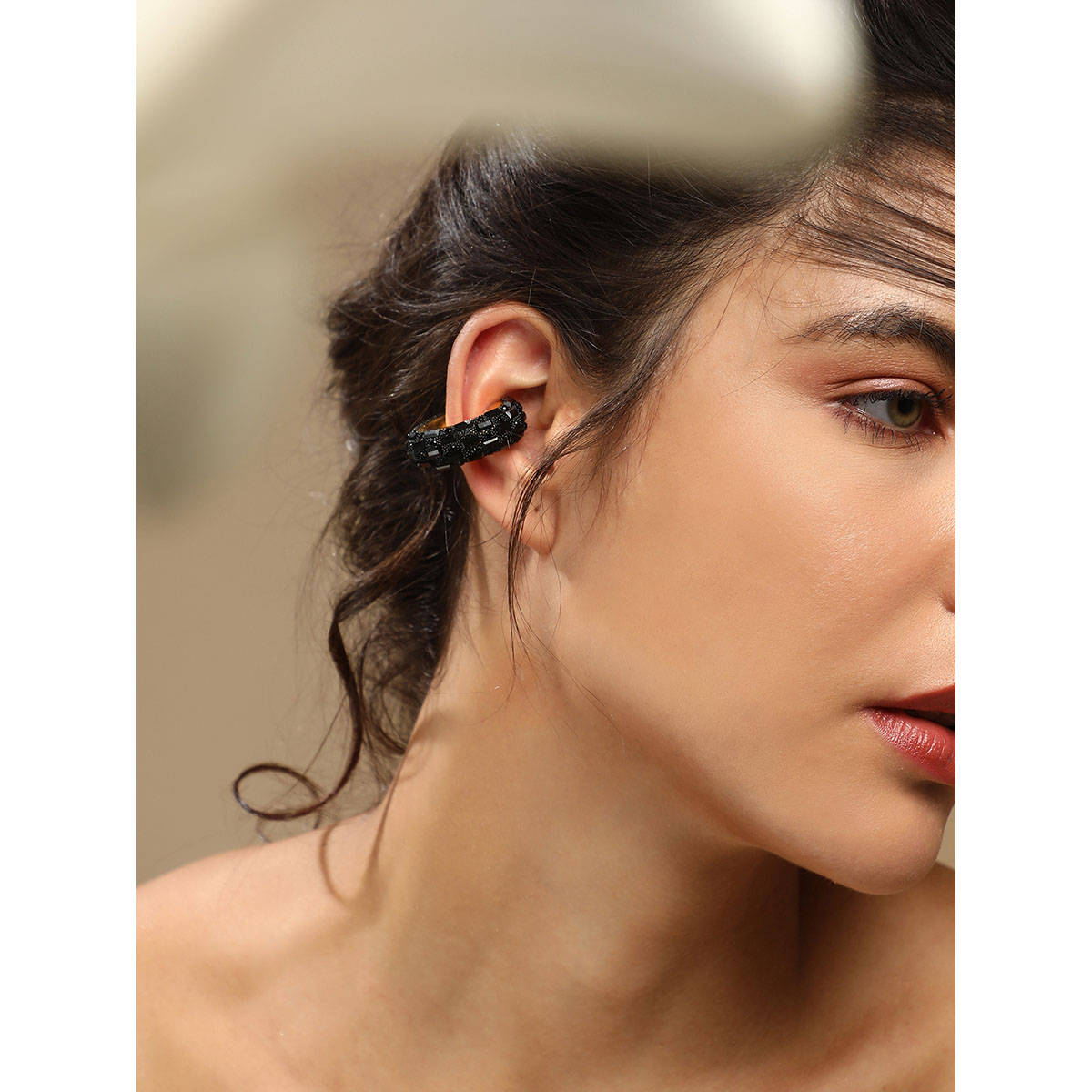 SOHI Womens The Mirror Cuff Earrings - Onyx Black