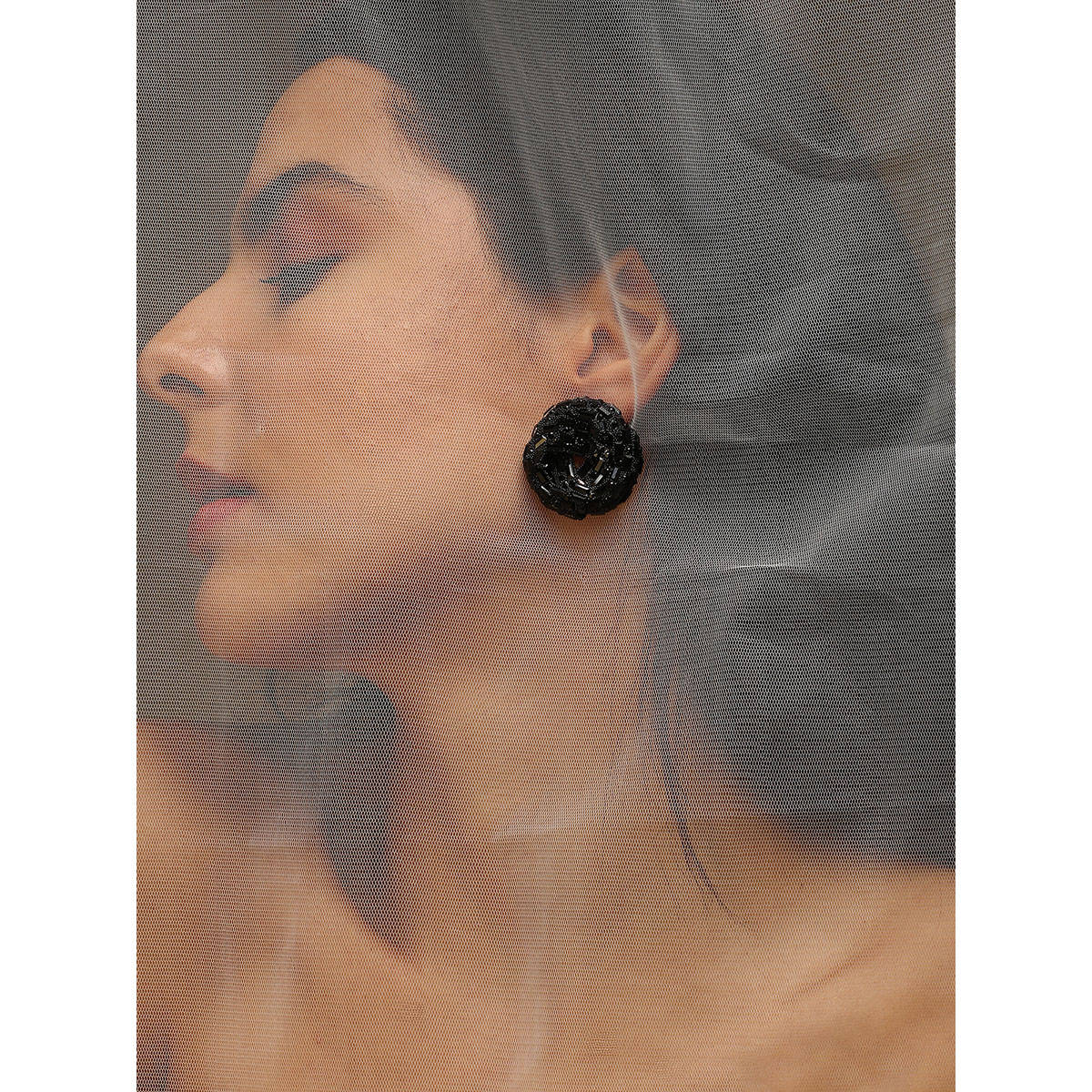 SOHI Womens The Nodum Stud Earrings - Onyx Black
