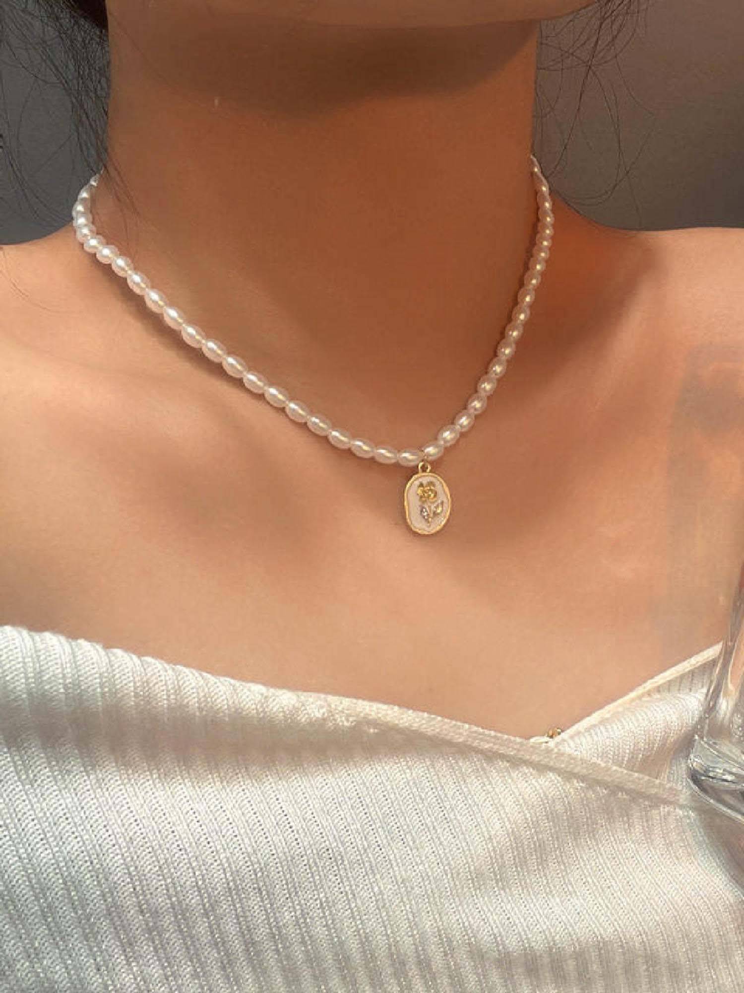 White Lies Vintage Muse Pearl Necklace