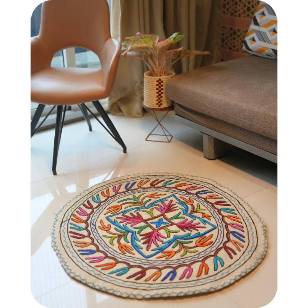 Swadeh Bloom Wheel-Round Rug
