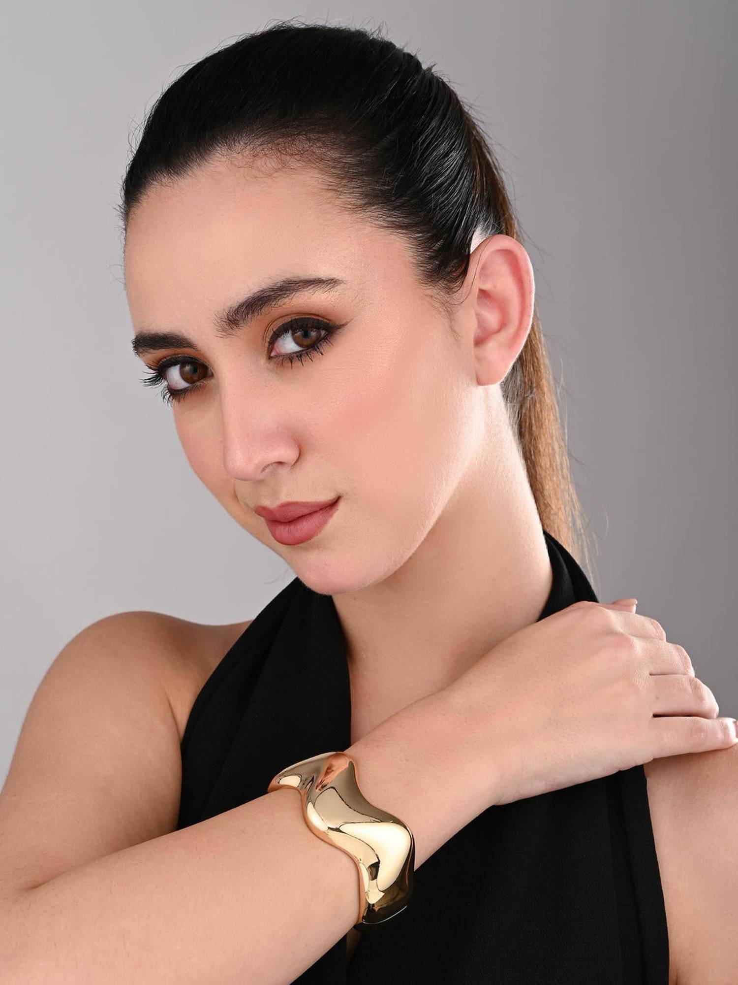 REENISAA Bold Wavy Gold Cuff Bracelet