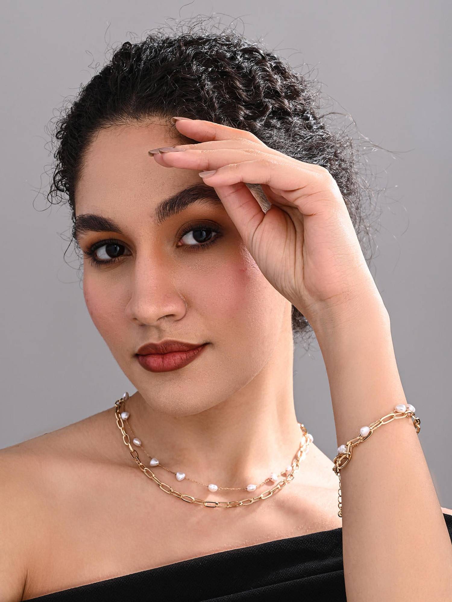 REENISAA Luxe Loop Pearl White Necklace with Bracelet