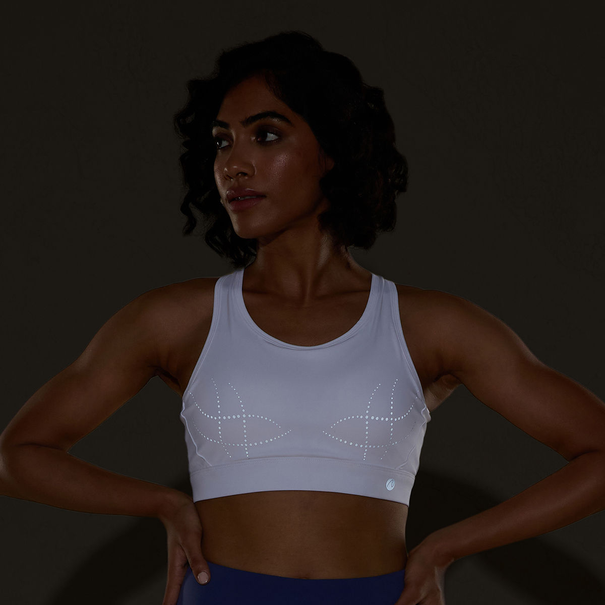 Buy Nykd By Nykaa Reflective Print Sports Bra with Criss cross Back ...