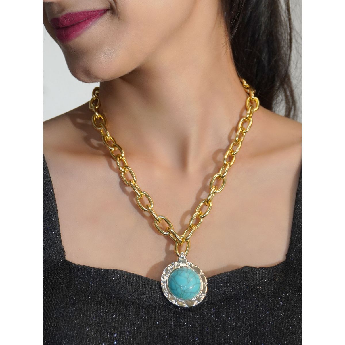 Vintage Oval Sleeping Beauty Turquoise necklace -Textured Solid 18k Go –  NaturalGemsAtelier