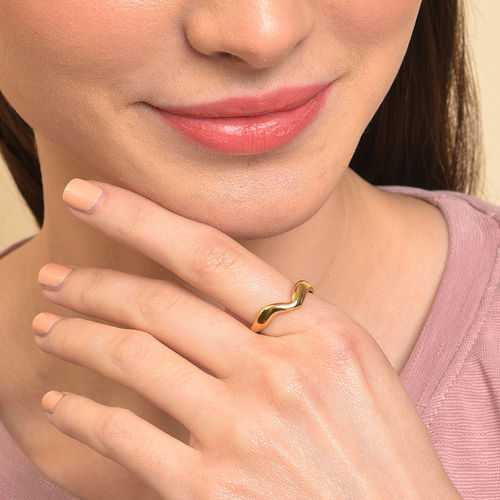SOHI Gold Plated Design Detailed Finger Ring