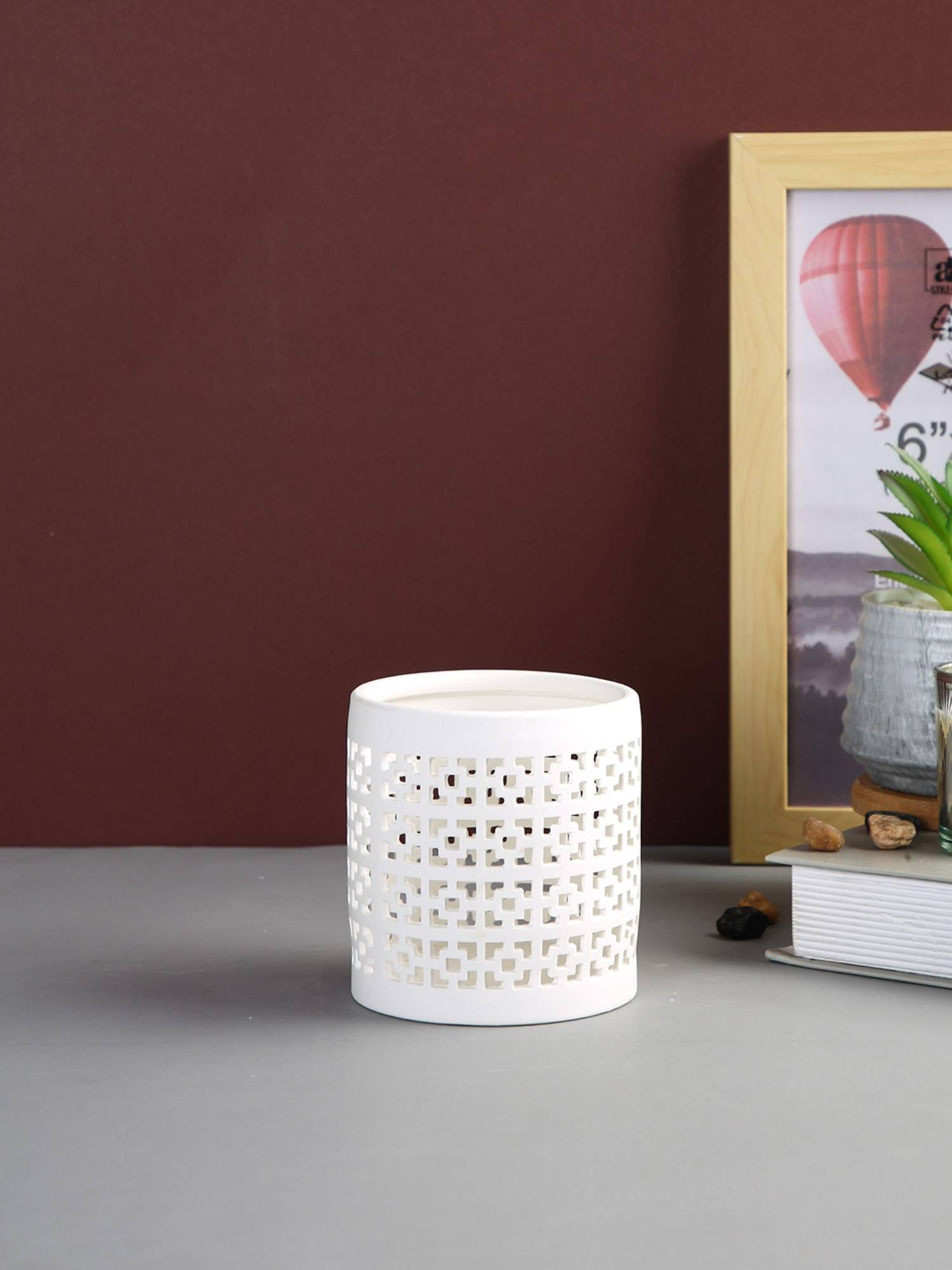Tayhaa White Ceramic Tealight Holder with Star Cutout