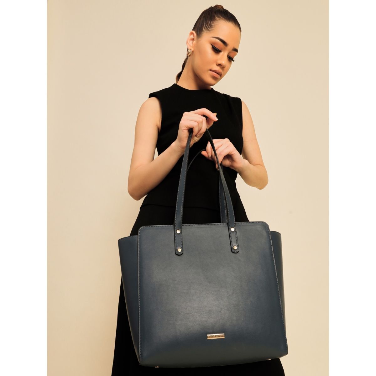 Buy Michael Kors Kendall Small Metallic Leather Shoulder Bag | Black Color  Women | AJIO LUXE