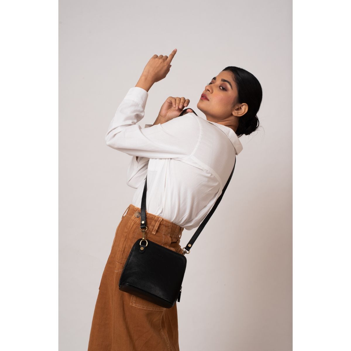 Miri Black Hand Crafted Venice Sling Bag: Buy Miri Black Hand