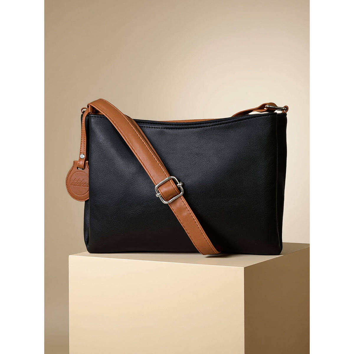 Toteteca Black Solid Pu Slingbag