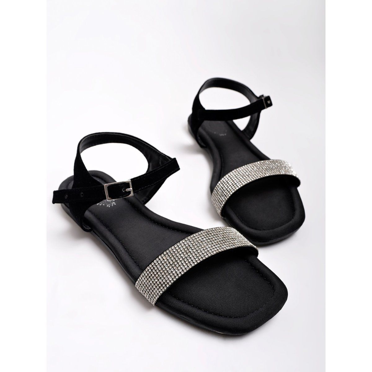 Slip On Casual Wear Ladies Black Flat Sandal, Size: 37 at Rs 170/pair in  New Delhi