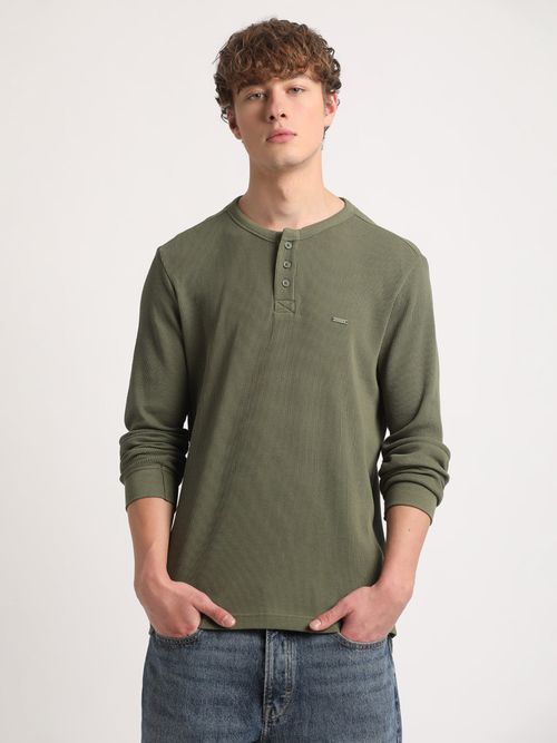THE BEAR HOUSE Men Green Waffle Knitted Slim Fit Henley Neck T-Shirt