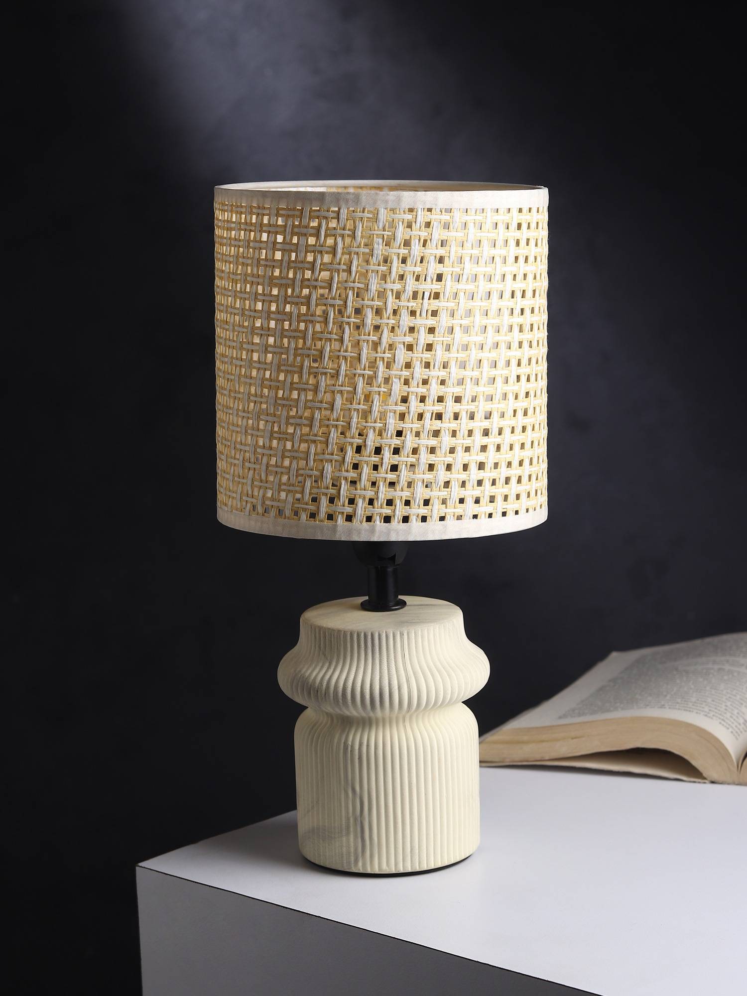 De Maison Decor Ruffle Forme Beige Table Lamp