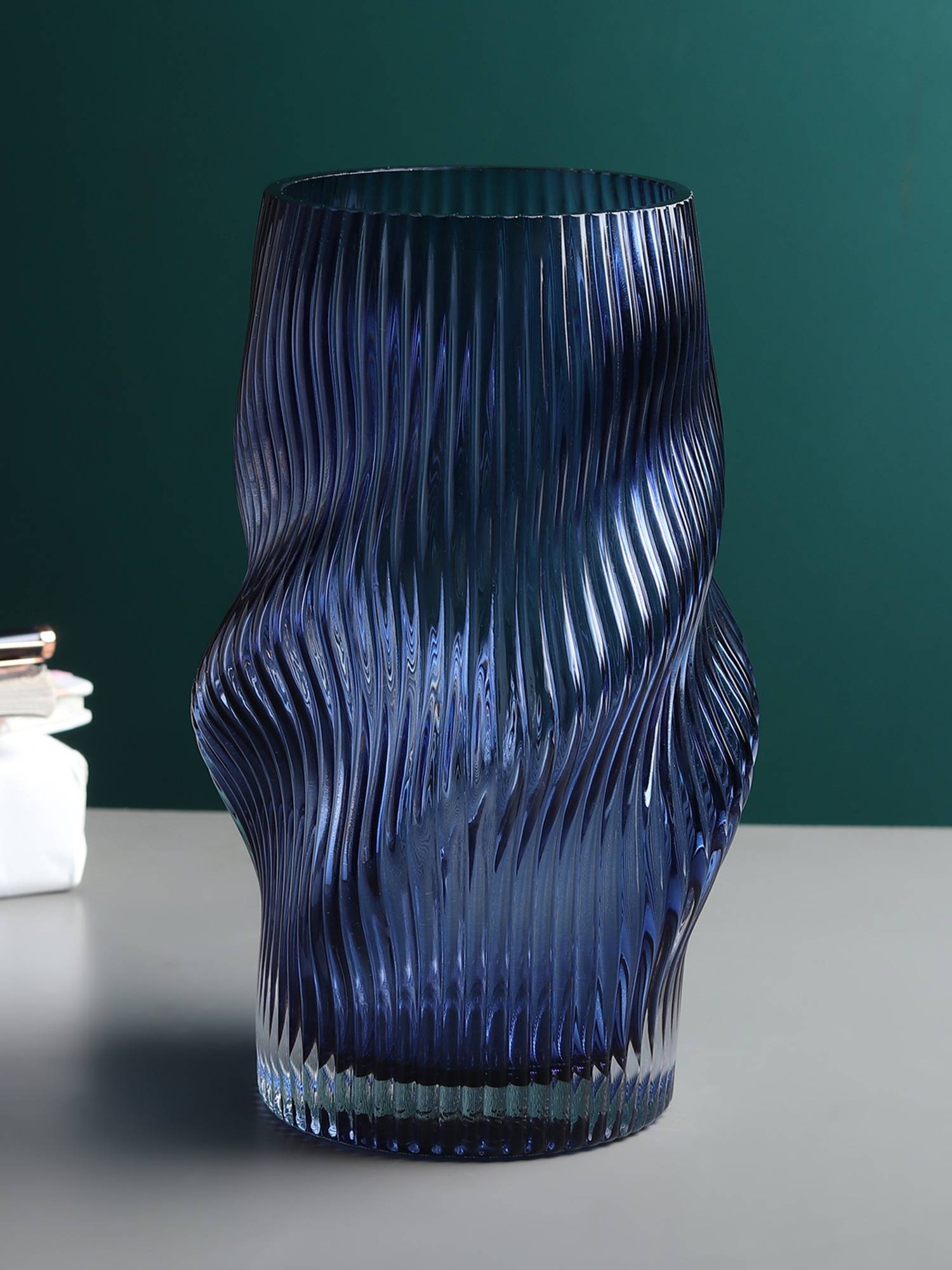 De Maison Decor Whirly Blue Crystal Vase