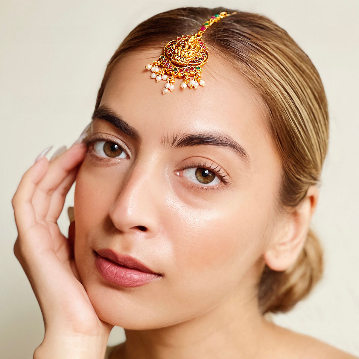 Buy Azai by Nykaa Fashion Temple Gold Red & Green Maang Tikka with