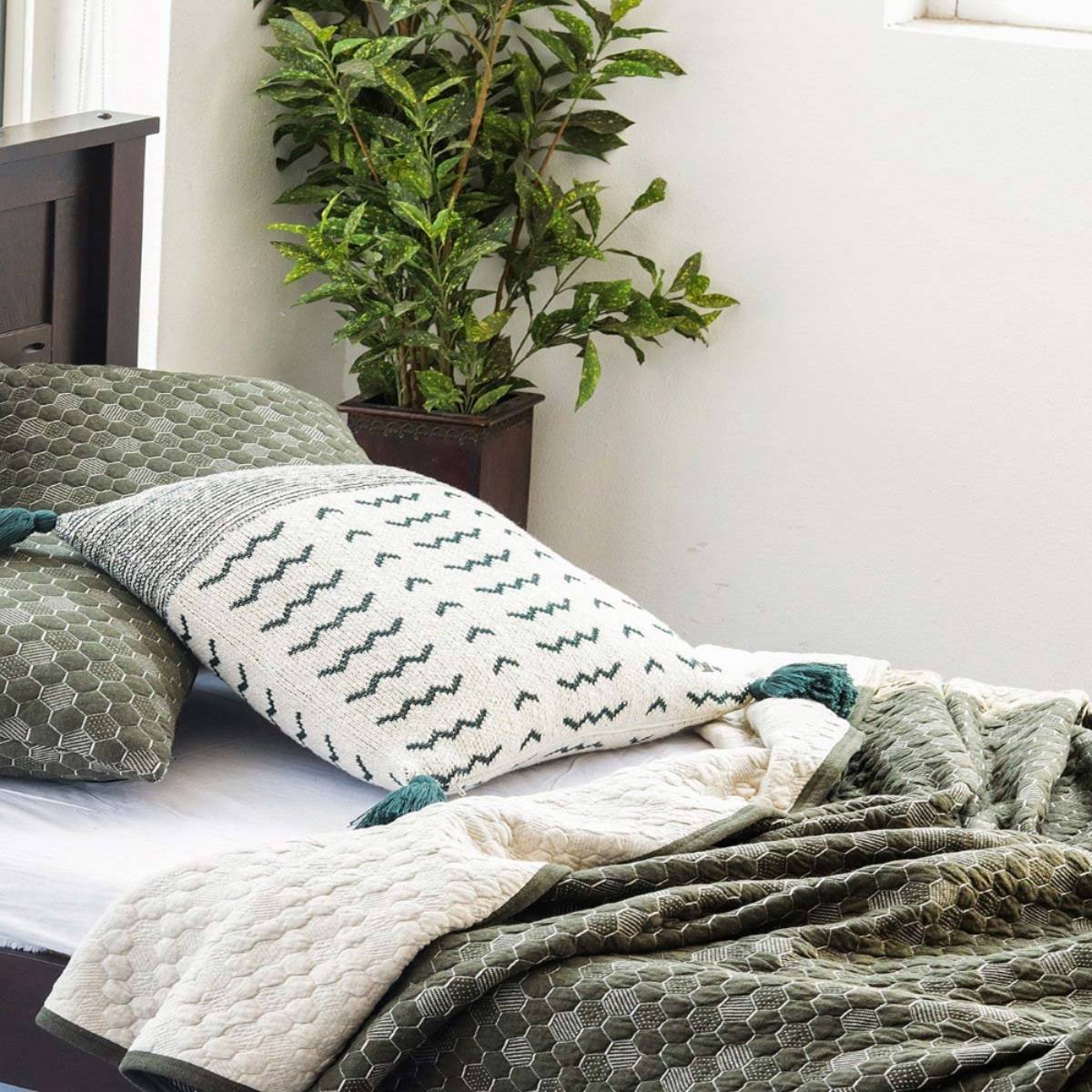 PLUCHI Pepin Forest Green and Beige Cotton Knitted Single Bed Quilt Quilted Blanket