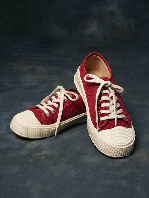 Theater Women Wicked Brothers Cherry Red Lace-Up Sneakers (EURO 39)