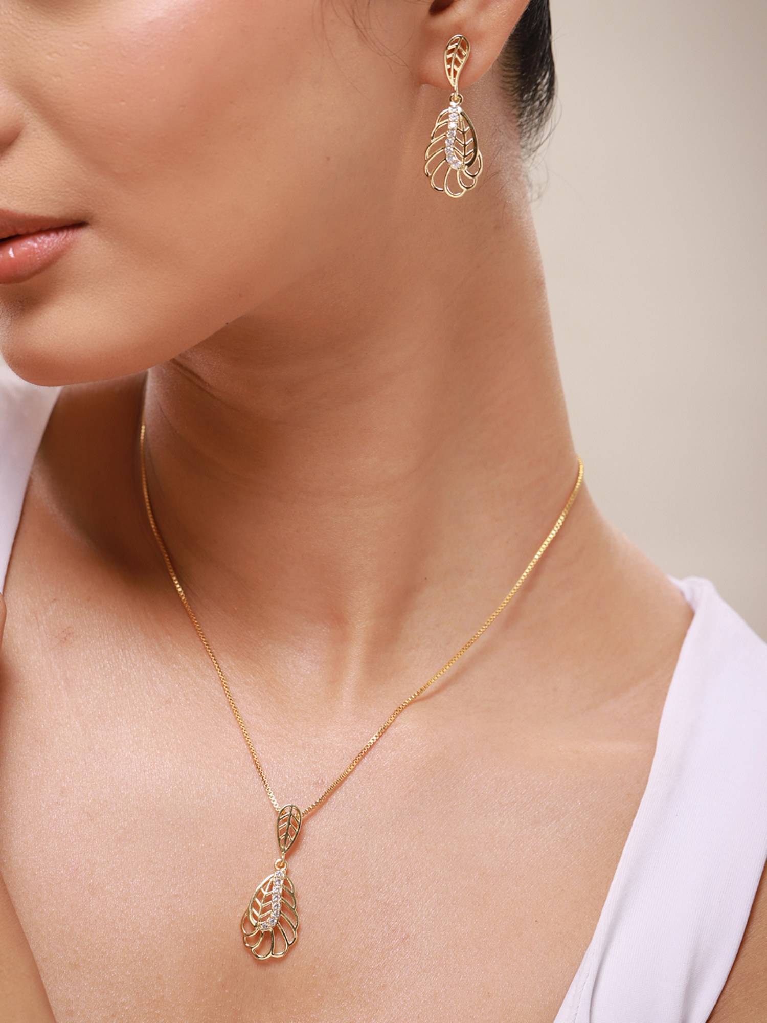 Voylla Leafy Affair Virelle Flow Pendant Set